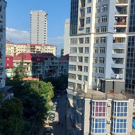 Andrew'S 2 Rooms Apartment In Batumi Ანდრიას 2 Ოთახიანი Აპარტამენტი Ბათუმში Εξωτερικό φωτογραφία