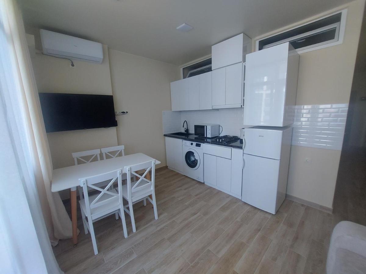 Andrew'S 2 Rooms Apartment In Batumi Ანდრიას 2 Ოთახიანი Აპარტამენტი Ბათუმში Εξωτερικό φωτογραφία